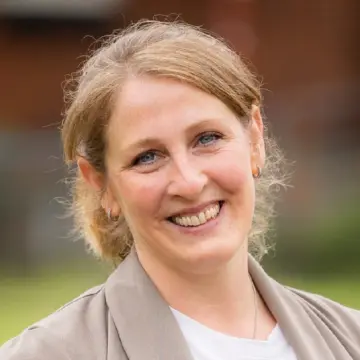 Porträtfoto von der Ansprechperson Physio- und Ergotherapien Laura Benninghaus