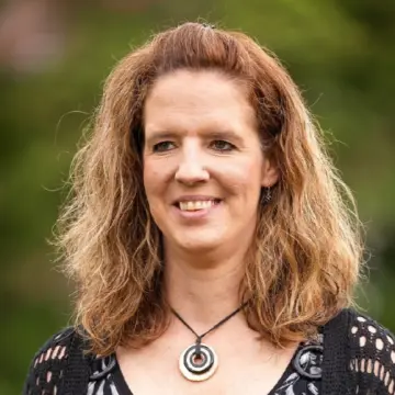 Porträtfoto von der Ansprechperson Schulsozialarbeit Madlene Dohmen