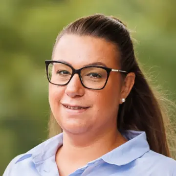 Porträtbild von der Ansprechperson Internat Avelina Hennes