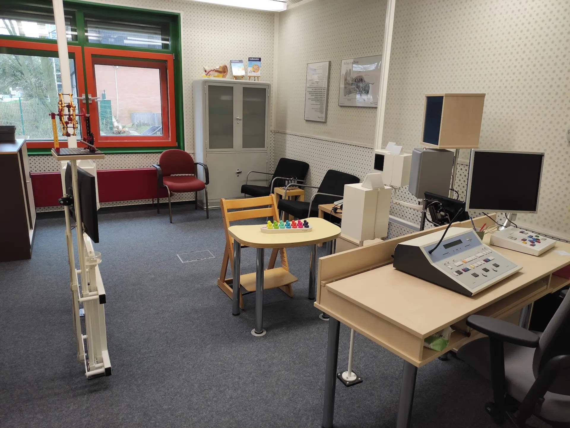 Blick in den Audiometrie-Raum der LVR-Luise-Leven-Schule