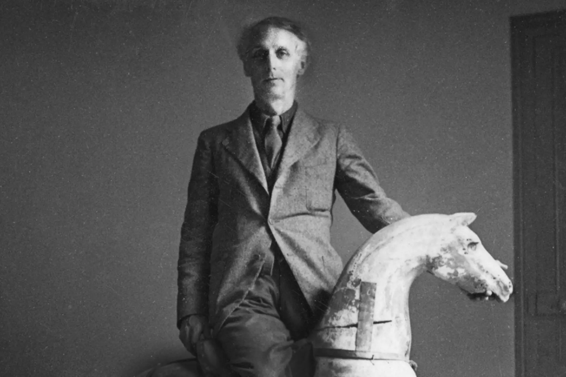 Schwarz-weiß-Foto von Max Ernst