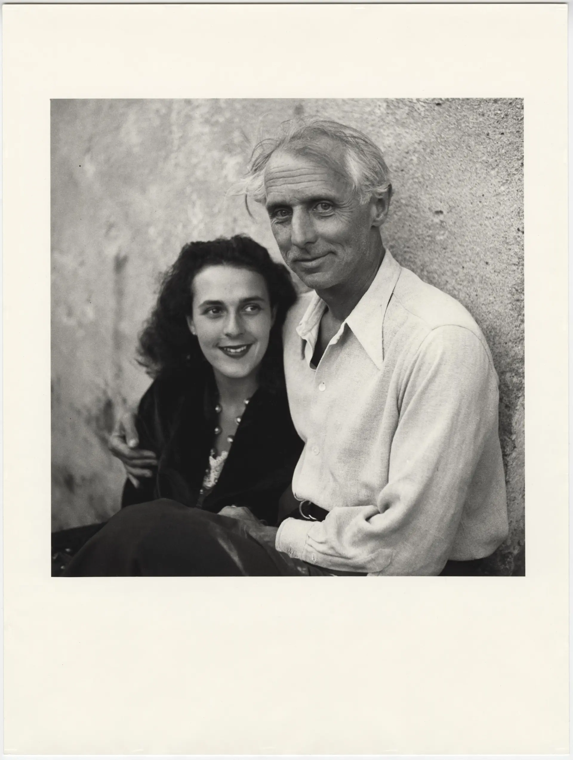 Schwarz-weiß Foto in Schachbrettmuster mit Einzelporträts von Künstlern