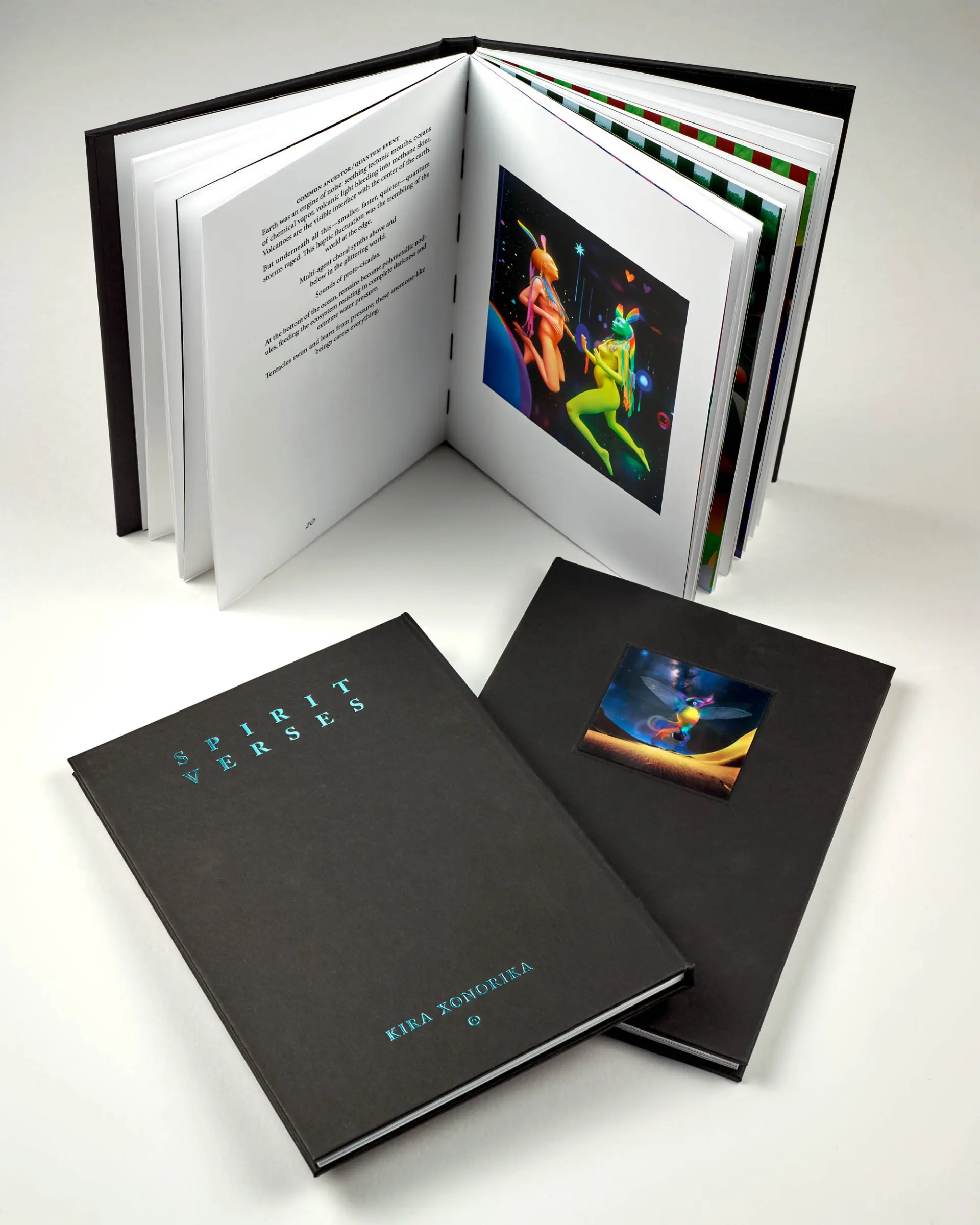 Ansicht der Edition "Spirit Verses" von oben und aufgeschlagen