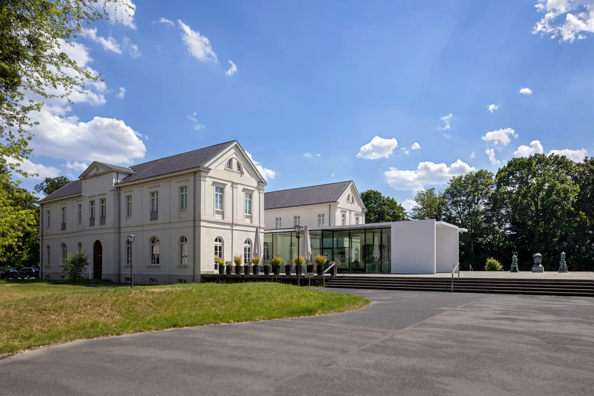 Außenaufnahme des Max Ernst Museums 