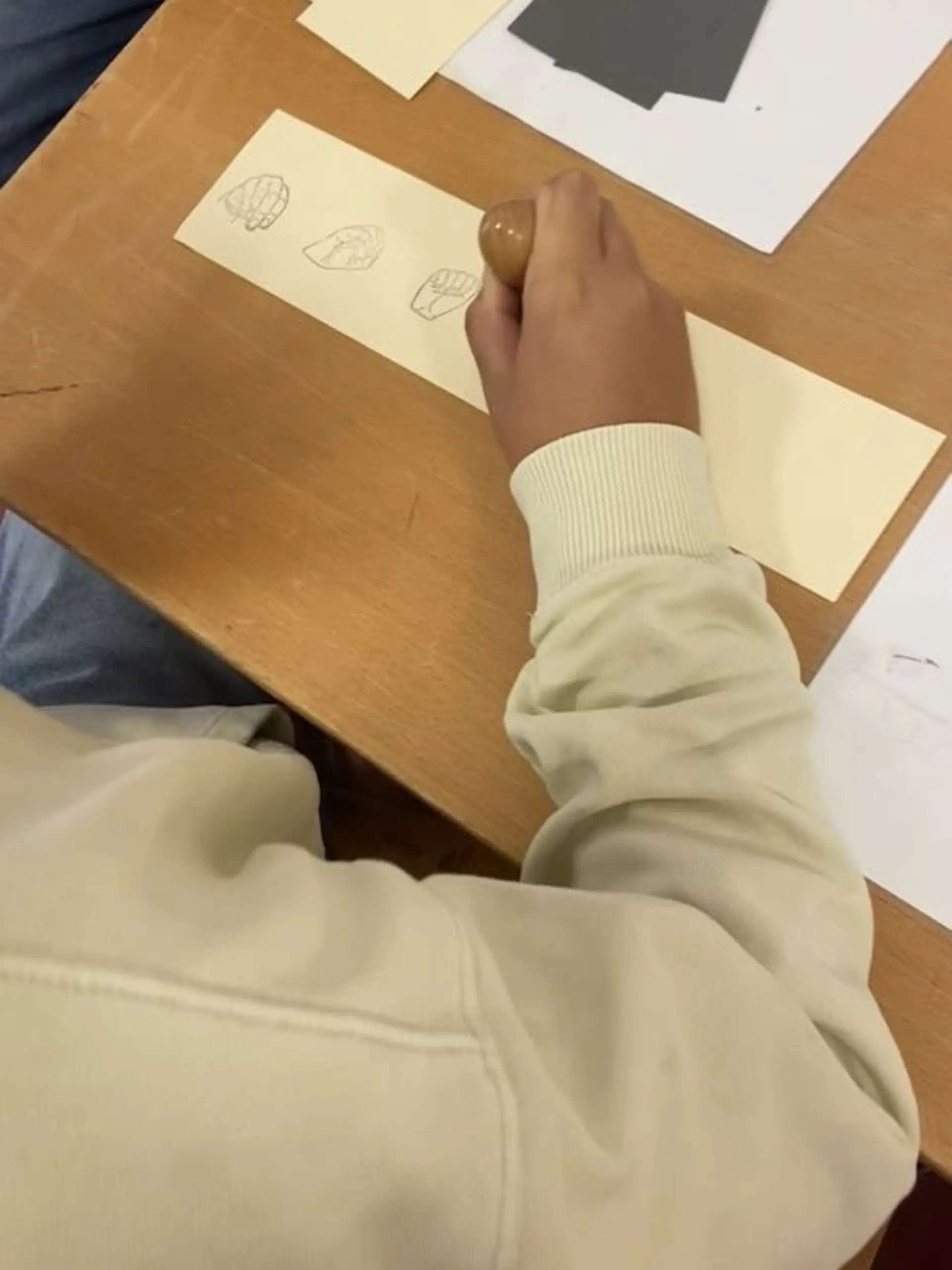 Arm und Hand stempeln mit Fingeralphabet Stempeln