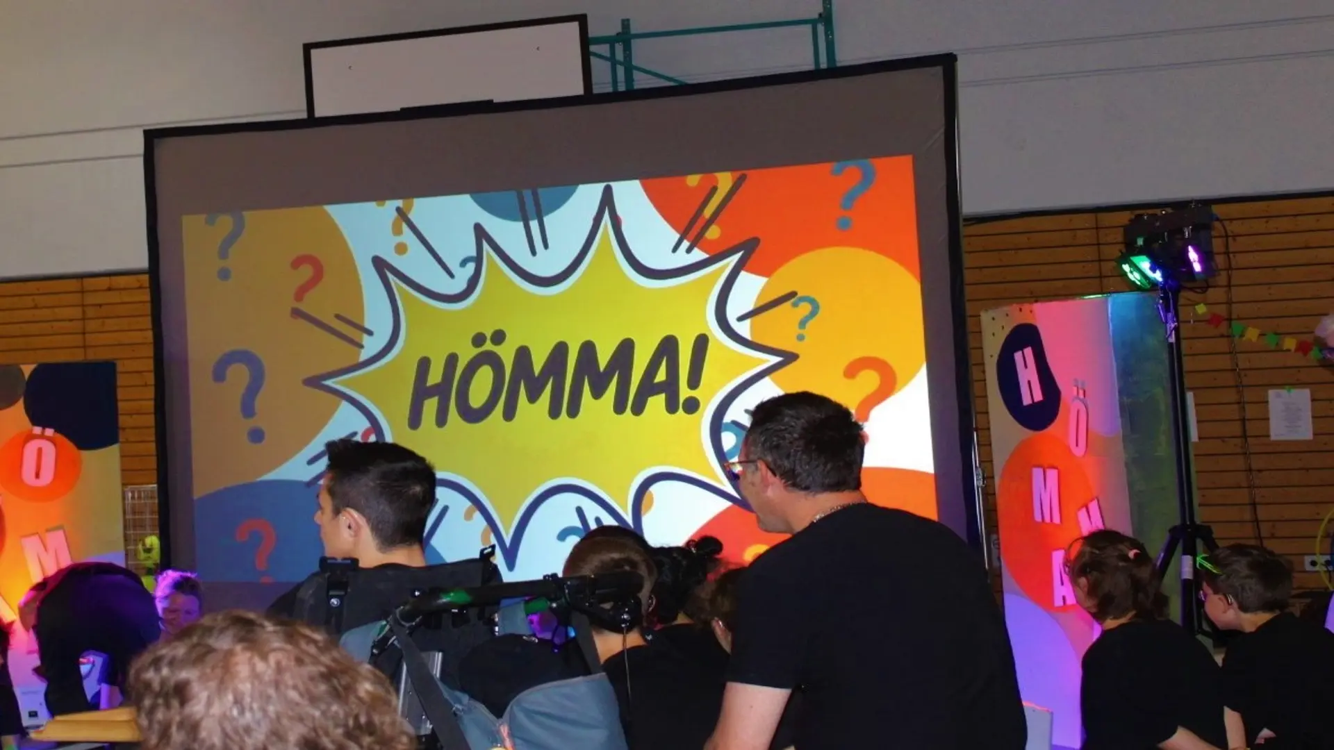 bunte Leinwand im Graffiti Style mit Aufschrift Hömma