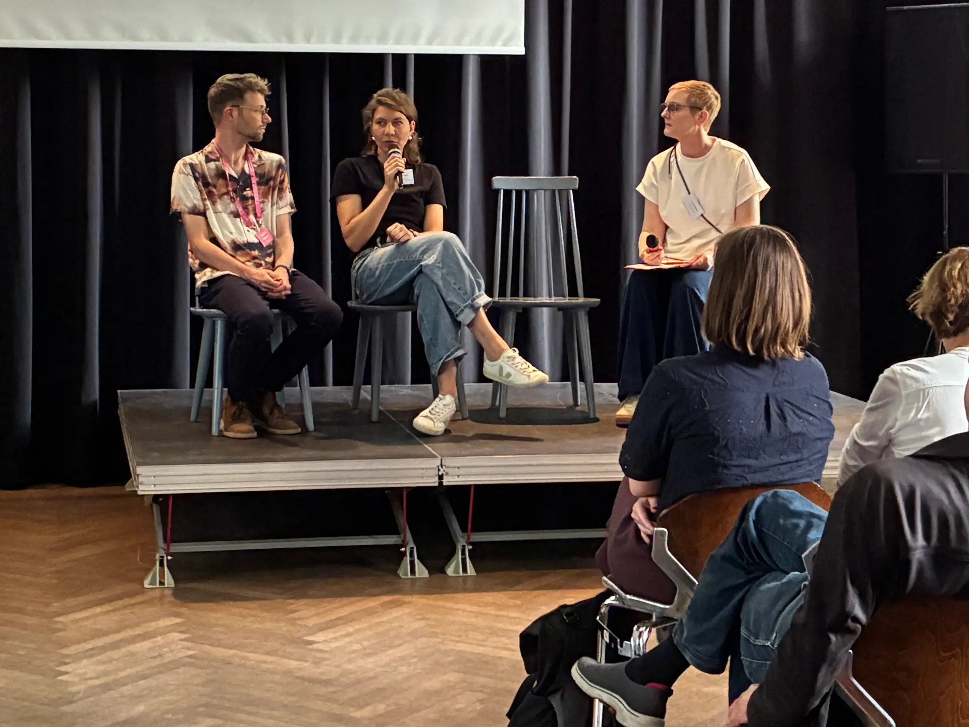 Foto: Podiumsdiskussion während des rheinforUms im Theatermuseum Düsseldorf.