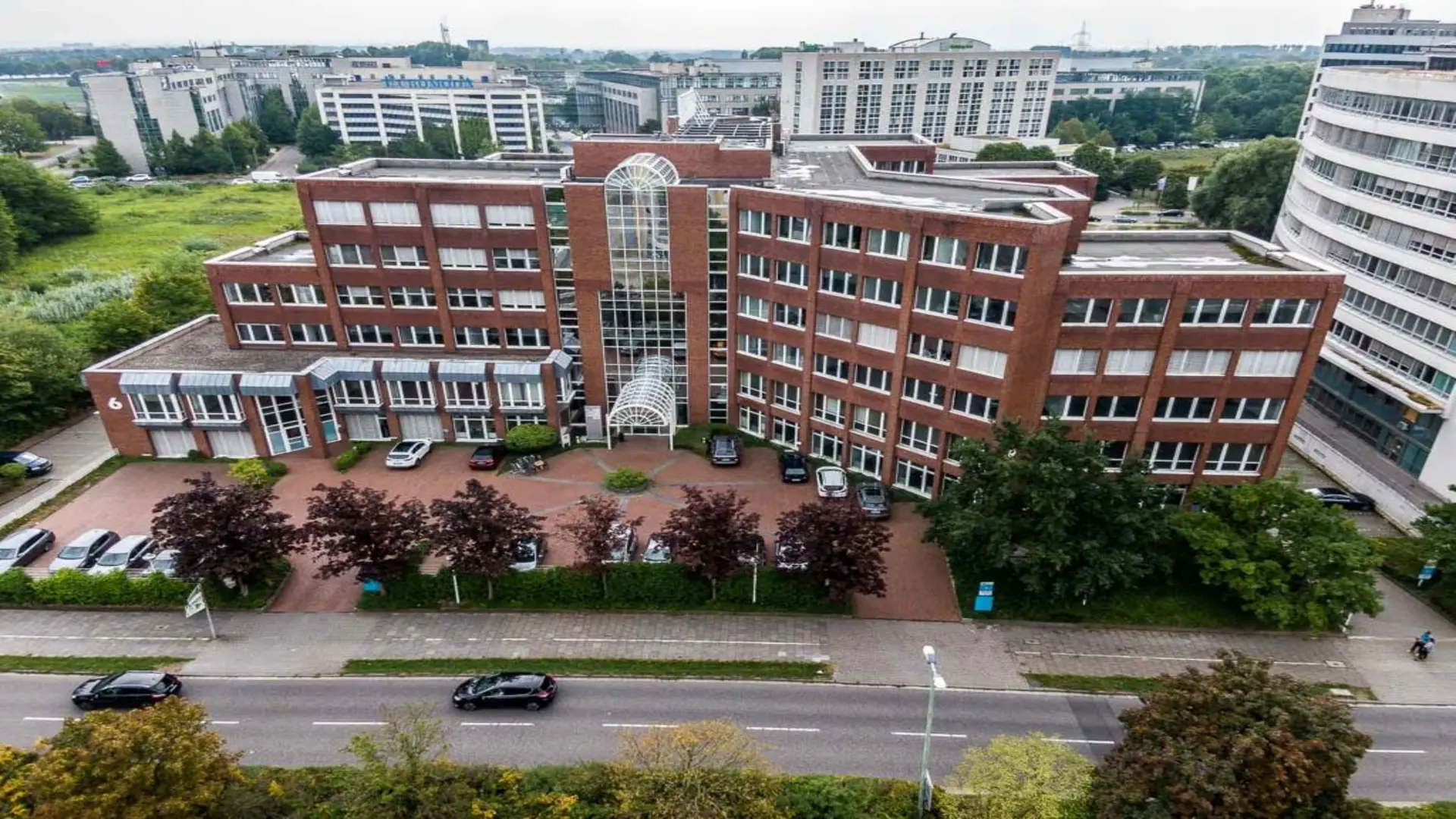Verwaltungsgebäude wo der LVR-Verbund für WohnenPlusLeben sitzt in Neuss von oben