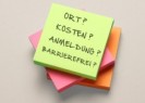 Bunte Post-It Blöcke. Text: Ort? Kosten? Anmeldung? Barrierefrei?