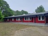 Ein rotes Gebäude.