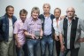 Die Mitglieder der Band Bläck Fööss halten den Preis "Rheinlandtaler" in den Händen.