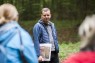 Dr. Erich Claßen bei der Erläuterung von Ausgrabungsergebnissen im Bergischen Land. Foto: Lothar Kornblum / LVR-LMB