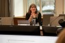 Auf dem Bild ist eine Frau zu sehen. Sie heißt Prof. Dr. Sabine Schäper. Sie ist Professorin an der Katholischen Hochschule NRW.