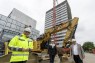 Portrait der genannten Personen auf einer Baustelle