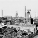 Panorama der Zeche Osterfeld von 1922. Schornsteine und Fördertürme der Gutehoffnungshütte sind zu erkennen.
