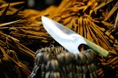 Foto: Messer mit großer Klinge auf rostigen Scherenrohlingen