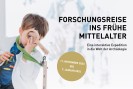 Foto: kleiner Junge, der durch Holzlupe schaut. text: Forschungsreise ins frühe Mittelalter