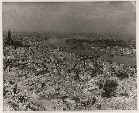 Die Kölner Altstadt am 24.04.1945. Historisches Stadtarchiv.