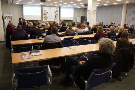 Begrüßung des Publikums des13. Forum Netzwerk Kulturlandschaft