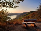 Blick auf Lorch aus südlicher Richtung entlang des "In Vino Veritas-Wisper-Trail"-Wanderwegs; Foto:Barbara Bernard, Landesamt für Denkmalpflege Hessen (2020) / CC-BY