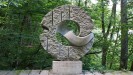 Gedenkskulptur "A Time For Healing" am Kall Trail; Bildhauer Michael Pohlmann (Vettweiß, 2004)