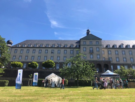 Der LVR Informationsstand während der 11. Bergischen Landpartie auf der Wiese vor dem Kardinal Schulte Haus in Bensberg; Foto:Sophie Klems (2022)