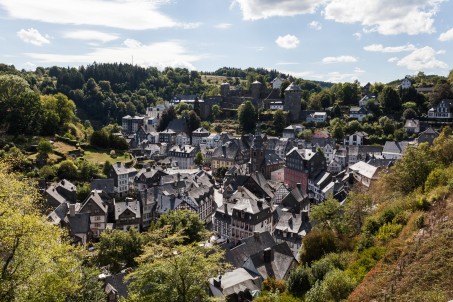 Aussicht auf Monschau vom Rahmenberg; Foto: Nico Wagner (2022)