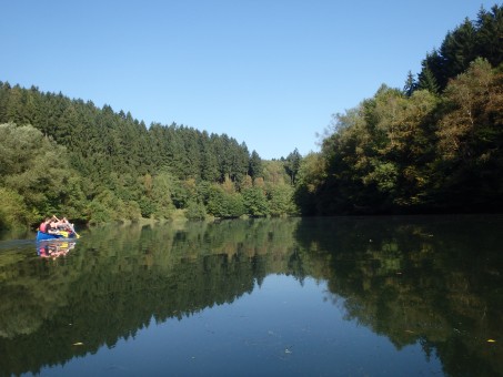Unterwegs mit dem Canadier-Boot im Bergischen Land, Foto: © Henrik Andre