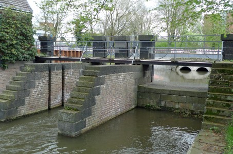 Schleuse am Epanchoir in Neuss; Foto: © Karl-Peter Wiemer