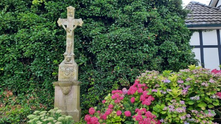 Wegekreuz in Hohkeppel; Foto: Dr. Martina Gelhar / LVR