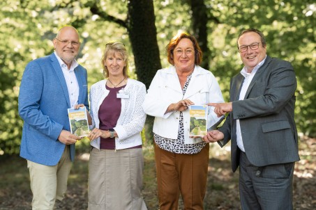 Der neue Wanderführer durchs Bergische Land. Foto: © aschoffotografie.de