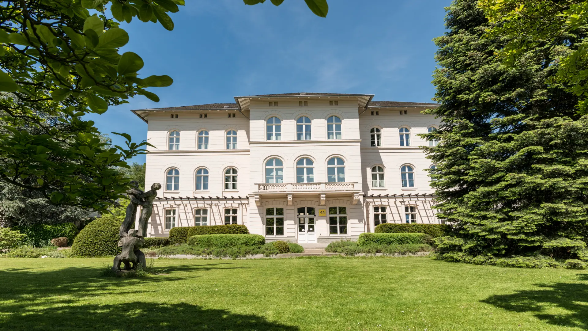 Zu sehen ist das Hauptgebäude des Klinikums Düsseldorf.