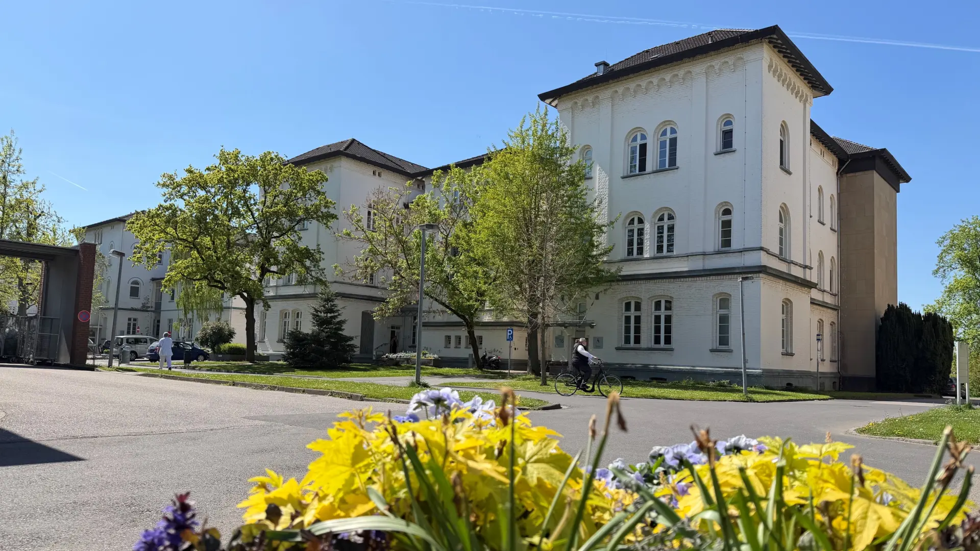 Zu sehen ist das Hauptgebäude der LVR-Klinik Düren.