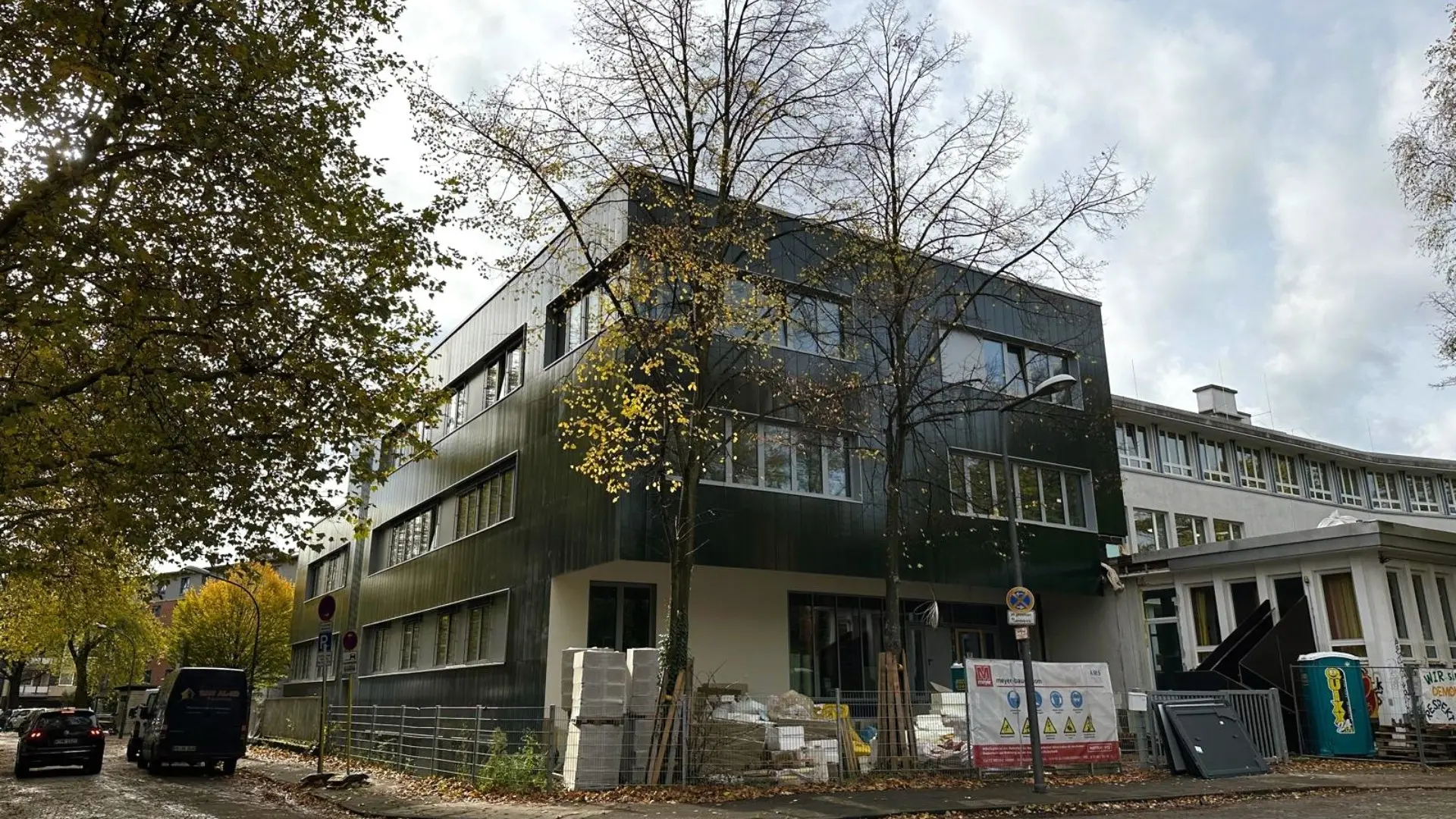 Aussenansicht der Schule