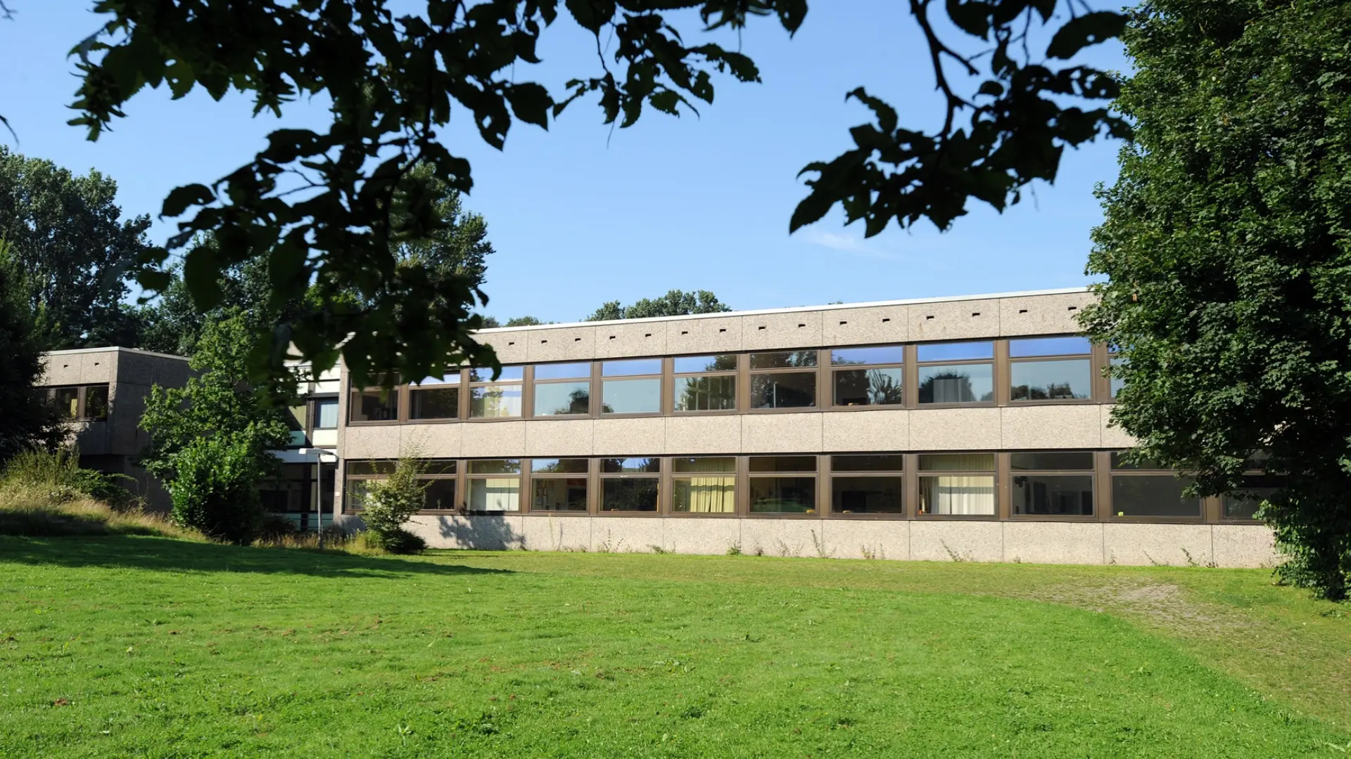 Außenansicht LVR-Hanns-Dieter-Hüsch-Schule