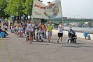 Schüler mit Banner
