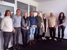 Auf dem Bild ist eine Gruppe Menschen zu sehen.