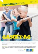 Kinder im Grundschulalter ziehen an einem Tau