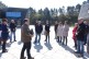 Foto: Gruppe der Teilnehmenden im Adlerhof der Forum Vogelsang Ip vor dem Besucherzentrum.