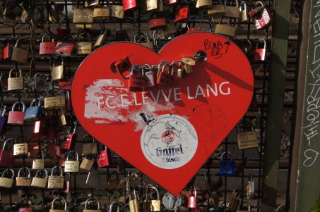 Foto: Liebesschlösser auf der Hohenzollernbrücke in Köln