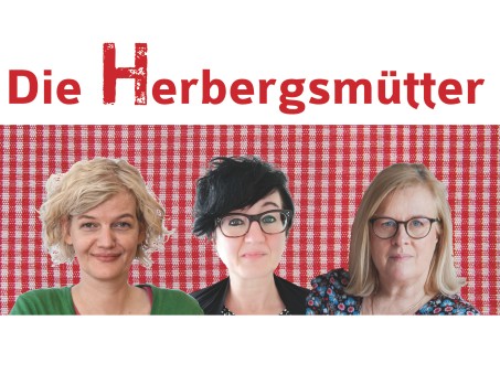 Portrait der drei Mitglieder des Kulturkollektivs "Die Herbergsmütter".