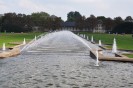 Bestimmt wird das Bild, betritt man den Nordpark von der Kaiserswerther Straße her, durch die Wasserspiele in dem 170 Meter langen Becken und durch die sich anschließende große Fontäne im weiteren Verlauf dieser Achse. Das sprühende Wasser in dem Becken bildet auf der gesamten Länge einen großen Bogen, der vor allem in der Nachmittagssonne ein herrliches Bild bietet.
