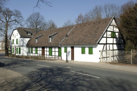 Das Foto zeigt eine ehemalige Fabrik, in der heute ein Museum eingerichtet ist