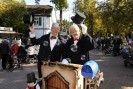 Foto: zwei Männer mit begrüßender Geste