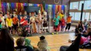 K&ouml;lner Kinderdreigestirn und Belve-P&auml;nz beim Auftritt in der Sporthalle