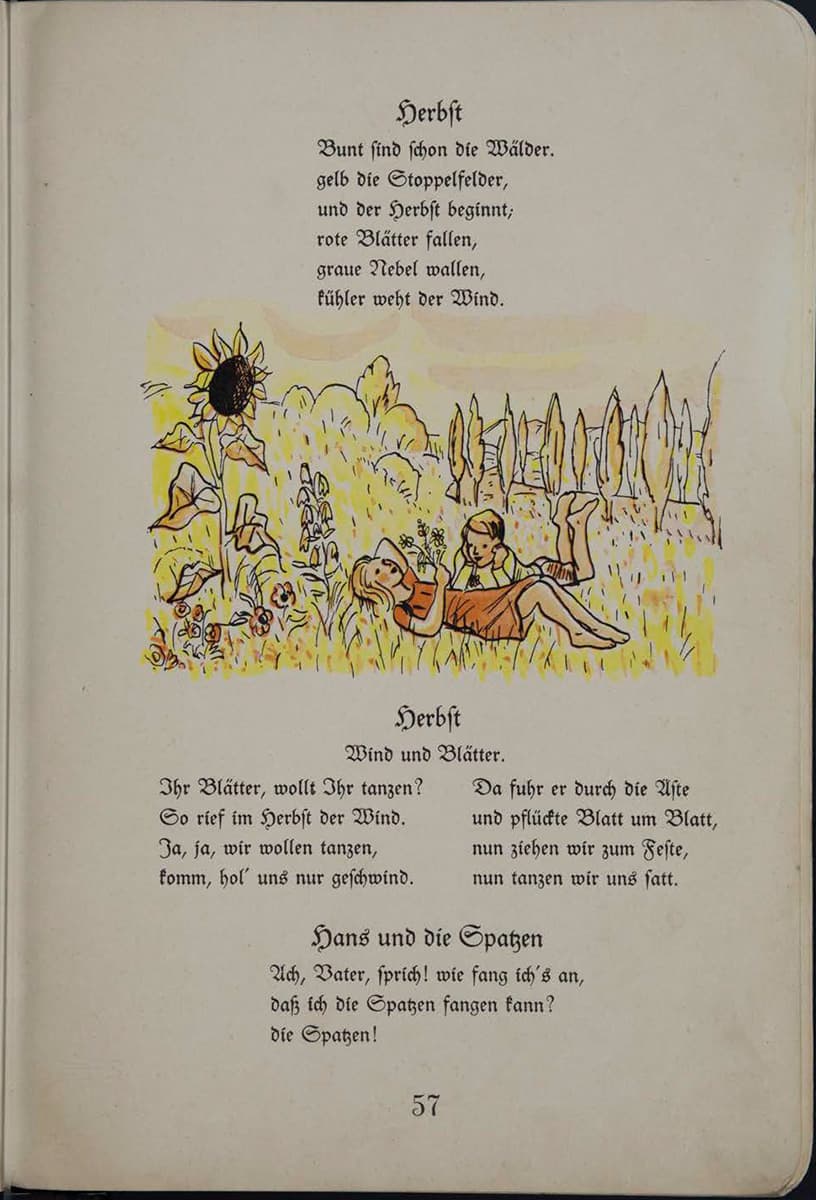 Diese Seite trägt die Überschrift „Herbst“. Sie stellt eine herbstliche Landschaft mit bunten Laub, Sonnenblumen und trockenen Feldern dar. Zwei Kinder liegen im Gras, genießen den Wind und betrachten die Natur um sie herum. Darunter steht ein Gedicht. Es beschreibt den Herbstbeginn mit bunten Wäldern, gelben Stoppelfeldern und fallenden Blättern. Nebel zieht auf, und der Wind weht kühler. In einem weiteren Gedicht spricht der Wind zu den Blättern und fordert sie zum Tanz auf, woraufhin er sie durch die Lüfte wirbelt. Schließlich gibt es einen kurzen Vers über Hans, der seinen Vater fragt, wie er Spatzen fangen kann. 