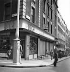 Die Vega in unmittelbarer Nähe des Leicester Square im Londoner West End, 1937. 