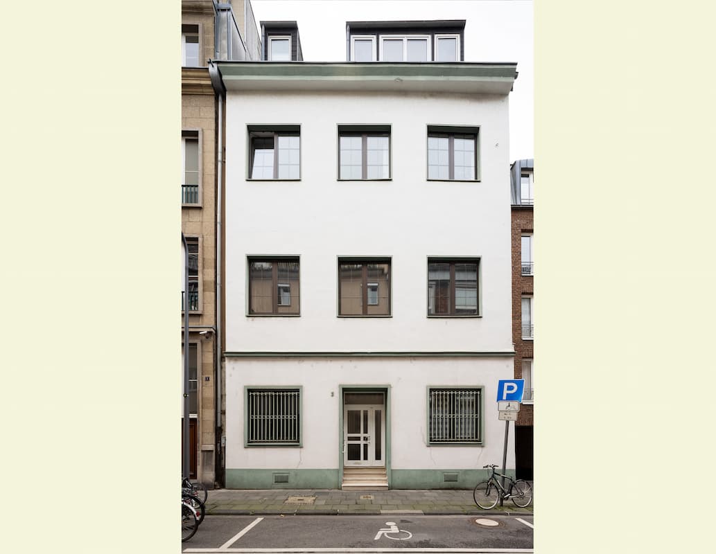 heutige Fassade des Wohnhauses