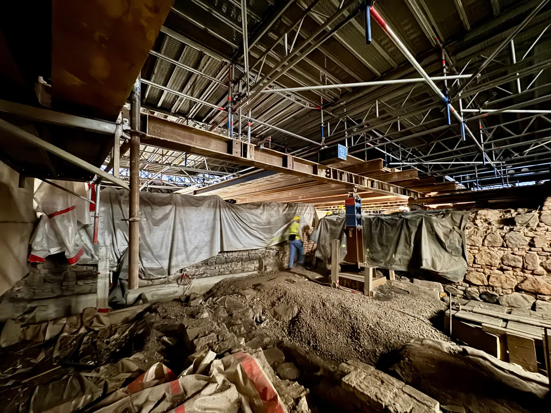 Einblick in eine unterirdische Baustelle.