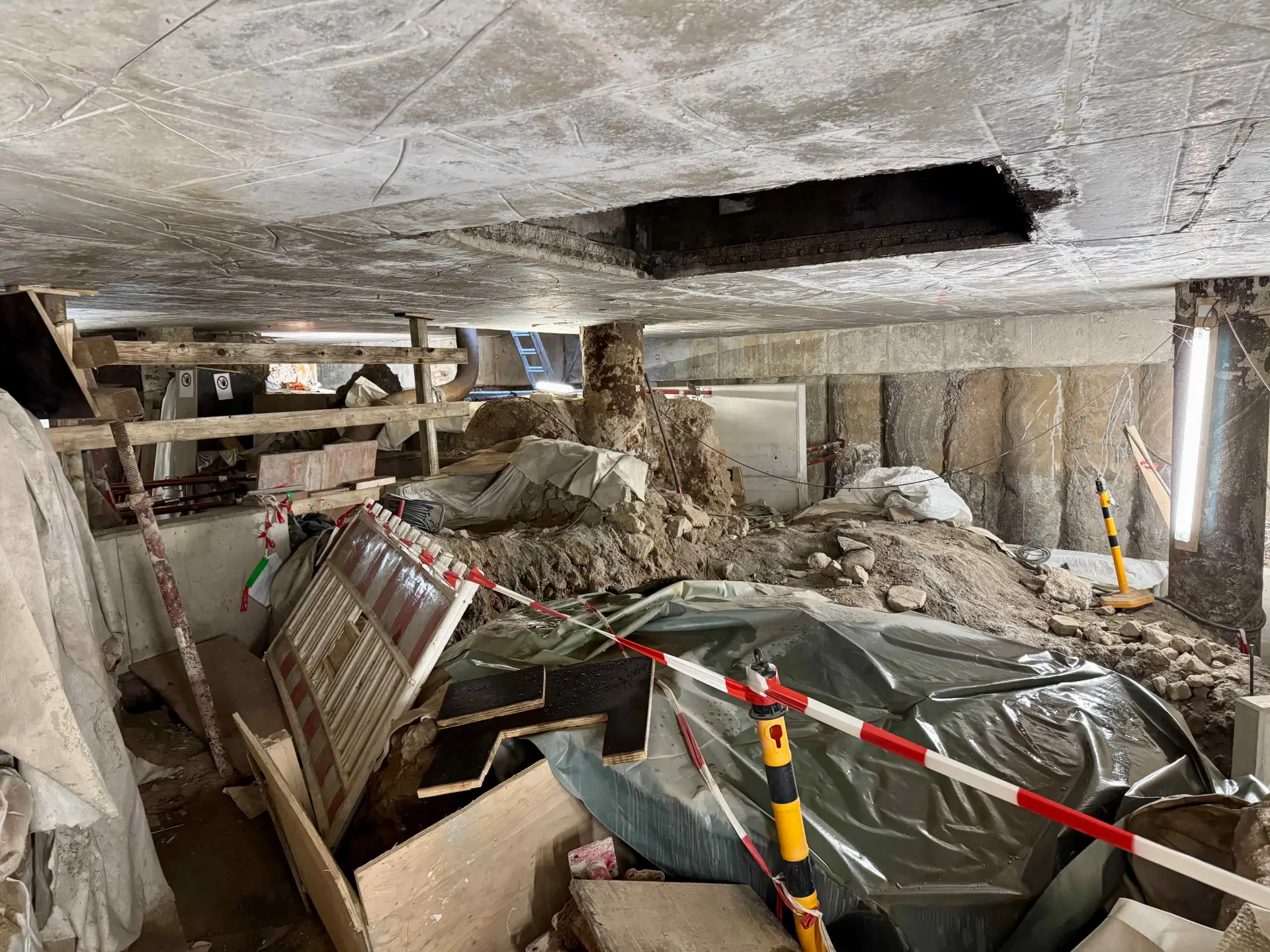 Einblick in eine unterirdische Baustelle.